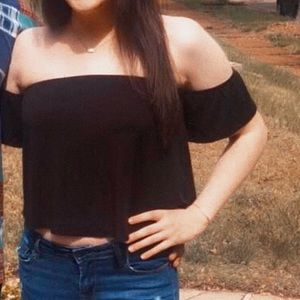 𝐎𝐅𝐅-𝐓𝐇𝐄-𝐒𝐇𝐎𝐔𝐋𝐃𝐄𝐑 𝐂𝐑𝐎𝐏 𝐓𝐎𝐏